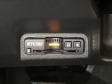 ハンドルの左下にETC2.0がついています。高速道路の料金所の通過も楽々です。 カードの取り出しもしやすい場所についています。
