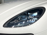 ●LEDヘッドライト:夜間走行時も良好な視界を確保し安心して運転できる高輝度LEDヘッドライトを装備!点灯速度が早く、消費電力も抑えられています。
