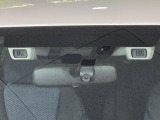 【アイサイトVer3】前方の車両等を検知し、衝突しそうな時は警報で注意を促し、ブレーキを踏む力をサポート。ブレーキを踏めなかった場合は衝突被害軽減ブレーキが作動、衝突回避をサポートします。