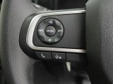 ステアリングスイッチ付きです。運転中に前方から目を離すことなく、オーディオの操作ができるので、安全な走行をサポートします。