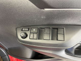 パワーウィンドウスイッチで運転席から全席の窓の開閉ができます♪