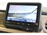 バックカメラが装備されており、後方の安全確認はもちろんのこと狭い場所での駐車や雨の日・夜間など視界の悪いコンディションでのストレスの軽減にもなります!