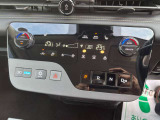 運転席右下のスイッチで各機能の切り替えや操作ができます。