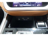 スマートフォンなどの音楽再生が可能なUSB接続ジャック装備車両です♪♪♪