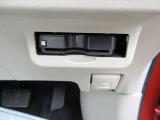 【ETC車載器】は、ビルトインタイプですっきり収納され、見た目も使い勝手も満足のアイテムです。
