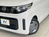 【LEDヘッドライト】悪天候や夜間走行時も良好な視界を確保し安心して運転できる高輝度LEDヘッドライトを装備!点灯速度が早く、消費電力も抑えられています。