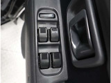 運転席・助手席及び後部座席には、パワーウィンドウ装備。