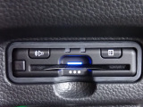 ■【ETC車載器】が装備されています。セットアップをしてお渡しとなり、ETCカードを差し込むだけで高速道路の利用が可能です。