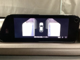 左右の前輪付近を拡大し確認も可能です。狭い場所を通る際や車を路肩に寄せる際に重宝します。
