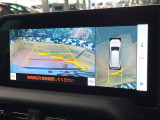 【パノラミックビューモニター】専用のカメラにより、上から見下ろしたような視点で360度クルマの周囲を確認することができます☆死角部分も確認しやすく、狭い場所での切り返しや駐車もスムーズに行えます。