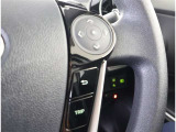 運転中、オーディオの操作をしてて、ハッとしたことはありませんか?ステアリングスイッチは、運転中でもハンドルでオーディオの操作が可能です。