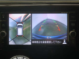 パノラミックビューモニター付きです。車両を上から見た様な映像を画面に表示。運転席からの目視だけでは見にくい、車両周辺の状況をリアルタイムでしっかり確認出来ます。
