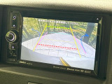 【バックカメラ】駐車時に後方がリアルタイム映像で確認できます。大型商業施設や立体駐車場での駐車時や、夜間のバック時に大活躍!運転スキルに関わらず、今や必須となった装備のひとつです!