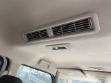 【リヤシーリングファン】空気を効率的に循環させることで、室内空間の温度を均等に保ちます。エアコンを使わない時でも、送風することで、後席でも心地よく過ごせます。