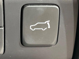 【パワーバックドア】スマートキーや運転席のボタンを押すだけでリアゲートが自動で開閉します!荷物を持っている時や、高い位置にあるバックドアを閉める際に便利な機能です♪