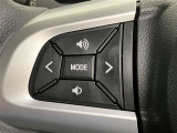【ステアリングスイッチ付ハンドル】ナビゲーションに視線を移さず、ハンドルから手を離さず、運転に集中したまま手元でオーディオ操作できます♪