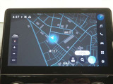 ディスプレイオーディオ(コネクティッドナビ対応)PLUS搭載。T-Connectご契約で2028年7月まで無償で利用できるナビ(期限到来後は有償)と、解約後も利用できる車載ナビが搭載されています。