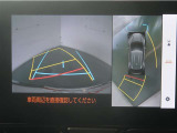 パノラミックビューモニター付きです。車両を上から見た様な映像を画面に表示。運転席からの目視だけでは見にくい、車両周辺の状況をリアルタイムでしっかり確認出来ます。