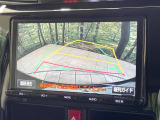 【バックカメラ】駐車時に後方がリアルタイム映像で確認できます。大型商業施設や立体駐車場での駐車時や、夜間のバック時に大活躍!運転スキルに関わらず、今や必須となった装備のひとつです!