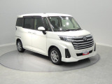 視界が広く車両感覚が掴みやすい運転席。フロントガラスが大きく見晴らしが良いので、ゆとりを持って運転に集中できます。