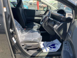 室内もブラック系で落ち着きのある配色です