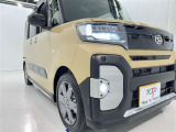 明るいライトが夜道を明るく照らしてくれます。 運転する上で、道路状況をいかに早く認識できるか重要なポイントです。 白色光が暗い道も明るく照らしてくれますよ。