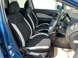 運転席まわりです。実際に座ってみて、乗り心地を体験してみてください。