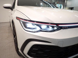 LEDヘッドライト(オートハイトコントロール機能、LEDターンシグナル付)