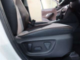 パワーシート搭載。微妙な調整が手軽にでき、ピッタリなポジションで運転することが可能です。