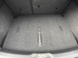 普段のお買い物や通勤、送迎等に十分な荷室スペースを確保しております。セカンドシートを倒すと、大きな荷物の積載も可能です。