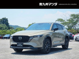 中古車専門再生工場にて熟練専任スタッフが丁寧に清掃、仕上げを実施しております。また、お客様に安心してご検討いただける様、公取協が定める基準に基づき車両検査を実施し、車両状態評価証を発行しております。