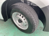 タイヤサイズは165/80R13でタイヤの溝も十分にあります。