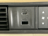 (Type-C〈3A〉)USBチャージャー搭載。スマートフォンなどの充電にとっても便利です
