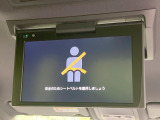 【フリップダウンモニター】大画面モニターで後席でもエンタメをお楽しみいただけます。小さなお子様にも大人気の装備です♪