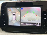 【アラウンドビューモニター】車を上から見下ろしているかのような映像で周囲の状況がひと目で確認、狭い駐車場に駐車するときも安心です♪