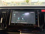 カーナビ付きです。カーナビの機能や保証につきましては、担当スタッフまでお尋ねください。