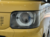 LEDヘッドライトは、点灯の瞬間から最大光量を発揮し、突然暗くなるトンネルなどでの安定感を高めます。