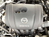 「SKYACTIV-G(ガソリン)」は、規格外の高圧縮を実現し、世界のエンジン技術者に驚きを与えました。さらに、それを維持したままノッキングの発生を抑え、熱効率を向上、走りにも寄与したエンジンです。
