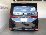 バックカメラが付いているので後方確認が非常にしやすいです。今や運転初心者も熟練者も必須装備!