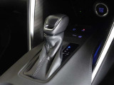 電動パーキングブレーキ・ブレーキホールドを装備してます。ホールド機能は信号待ちが多い一般道で疲労軽減になり、大好評です!