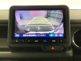 バックモニター付きで、車庫入れやバック時の後方確認をサポート。