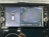 車を真上から見下ろしているかのように周囲の状況を把握して安心して駐車が行えるアラウンドビューモニターが付いています