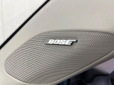 【BOSEサウンドシステム】メーカーオプションの高品位サウンドシステムを搭載。専用のチューニングが施された大小様々なスピーカーから良質なサウンドが奏でられ、臨場感あふれる音響空間を演出します