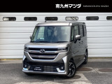 中古車専門再生工場にて熟練専任スタッフが丁寧に清掃、仕上げを実施しております。また、お客様に安心してご検討いただける様、公取協が定める基準に基づき車両検査を実施し、車両状態評価証を発行しております。