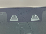 【三菱e-Assist】走行中に前方の車両等を認識し、衝突しそうな時は警報とブレーキで衝突回避と被害軽減をアシスト。より安全にドライブをお楽しみいただけます。