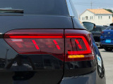 後続車からの視認性に優れるLEDテールランプ。ウィンカーは流れる様に点滅する「ダイナミックターンインジケーター」を装備。