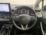 3本スポークステアリング!ステアリングスイッチ付!音量調整やメーター内インフォメーションの操作、全車速追従機能レーダークルーズコントロールの操作などが可能!