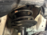 お車を安心してお乗りいただく為には、足回りの定期点検が欠かせません。サービスサポート(有償保証)では無料点検もご提供しており、安心のカーライフをお過ごしいただけるサポート体制が整っています。