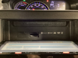 ディスプレイオープンでCD、DVDが挿入可能です。