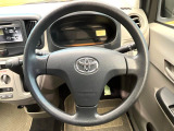 インテリアに合わせたデザインのステアリングは、運転される方のことも考え、運転しやすい形状、大きさです。是非一度、実際に触ってお確かめください。